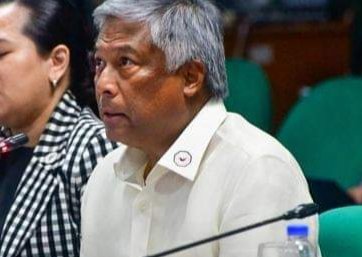 Buhawi81's tweet image. Allegedly, this PAGCOR Chair is a drug user according to Cathy Binag. 
From the president, first lady, cabinet members - puro addict. 
Tapos pinapagtanggol pa yan ng mga Pulangaws.