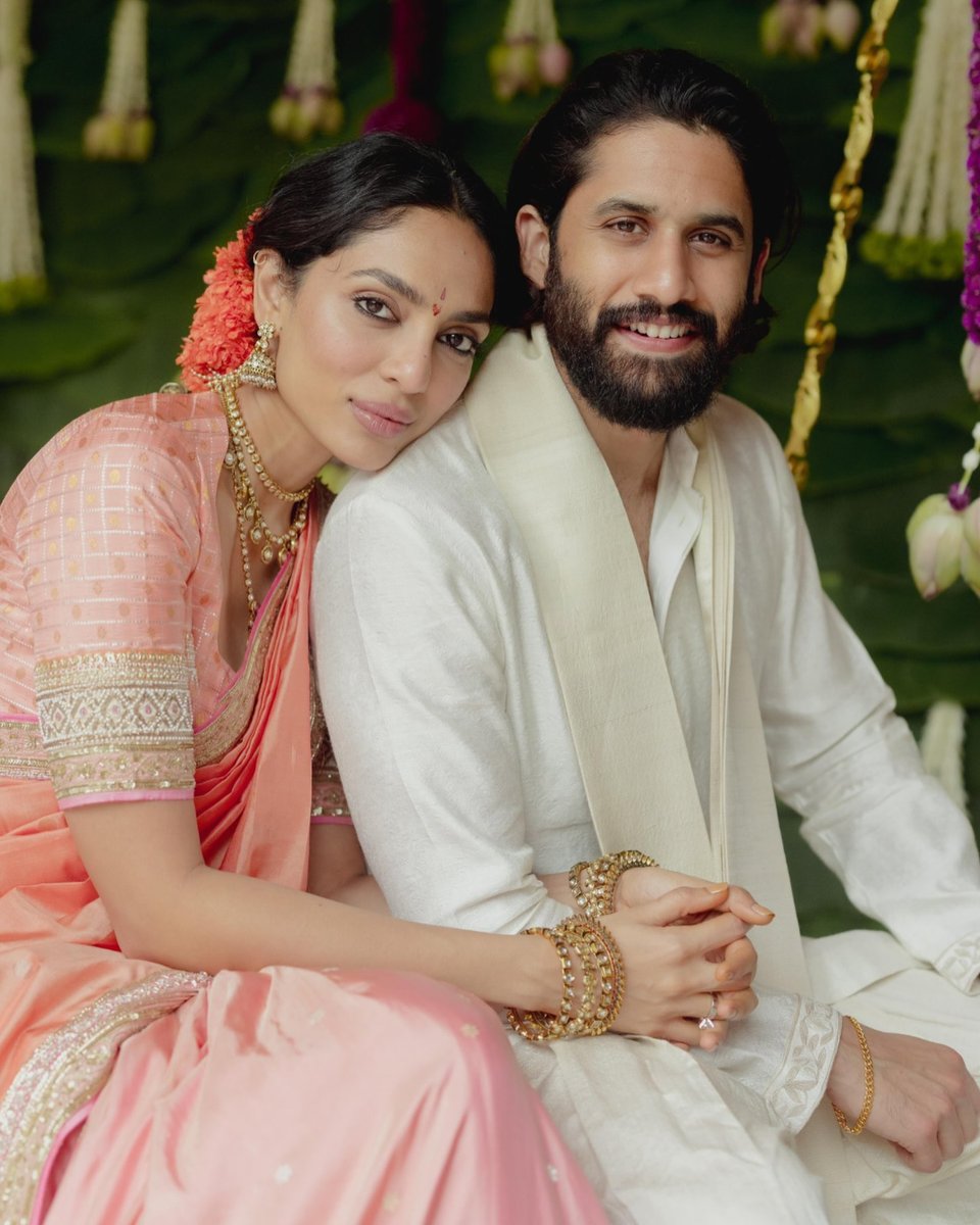Cineupdates20's tweet photo. Congratulations New Couple 💐💐
@sobhitaD @chay_akkineni 
#sobhitadhulipala
#NagaChaitanya 
#SobhitaDhulipala https://t.co/gfDWuX1fi2
