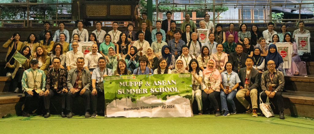 mufpp's tweet photo. 80 well committed attendees took part in the 24 presentations during 4 full days of the MUFPP &amp; ASEAN Summer School on School Meals Programmes hosted by the UNPAR University of Bandung.
@ASEAN @SchoolMeals_ @PemkotBandung thanks to @ItalyMFA https://t.co/O0sb8NLnR3