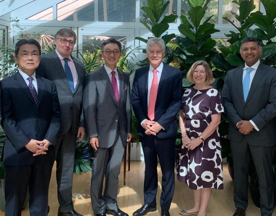A working breakfast at Stoke Lodge yesterday with friends from 🇯🇵, 🇺🇸, 🇰🇷 &amp; 🇮🇳. 

Great to discuss the UK's engagement in the Indo-Pacific &amp; working together for peace and prosperity in the region.