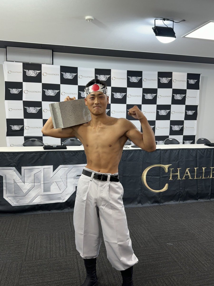 motokan1212's tweet photo. 会見終了💪 https://t.co/HhoU1uEJN5