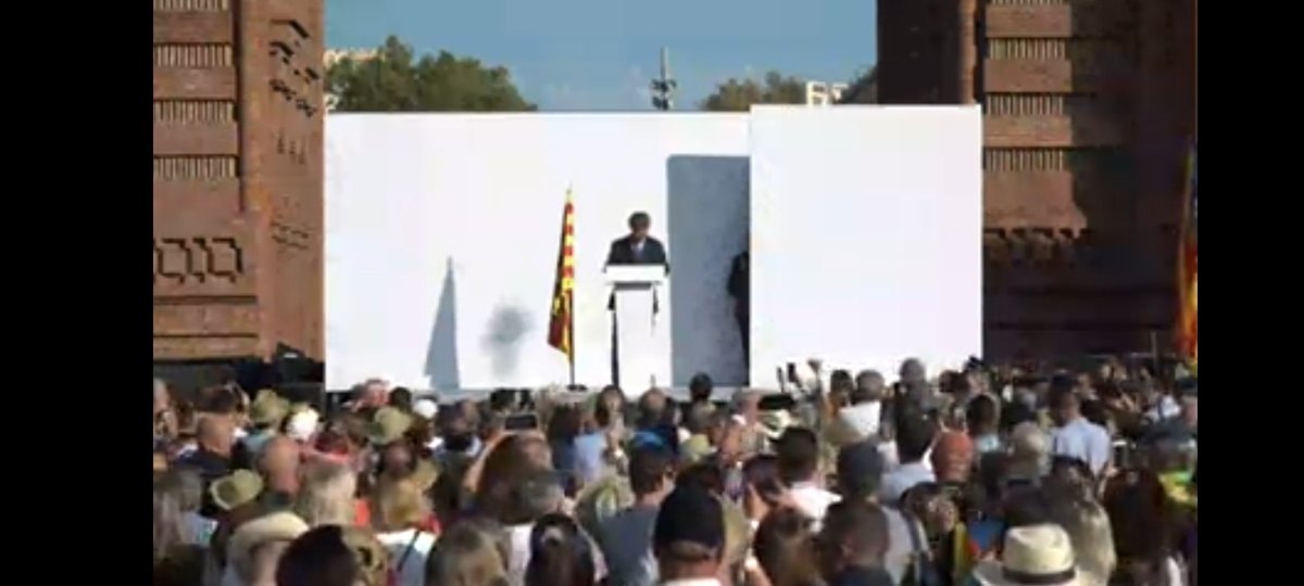 Reagrupament's tweet photo. "El dret a l'autodeterminació pertany als pobles"
@KRLS https://t.co/upu71c5NEQ