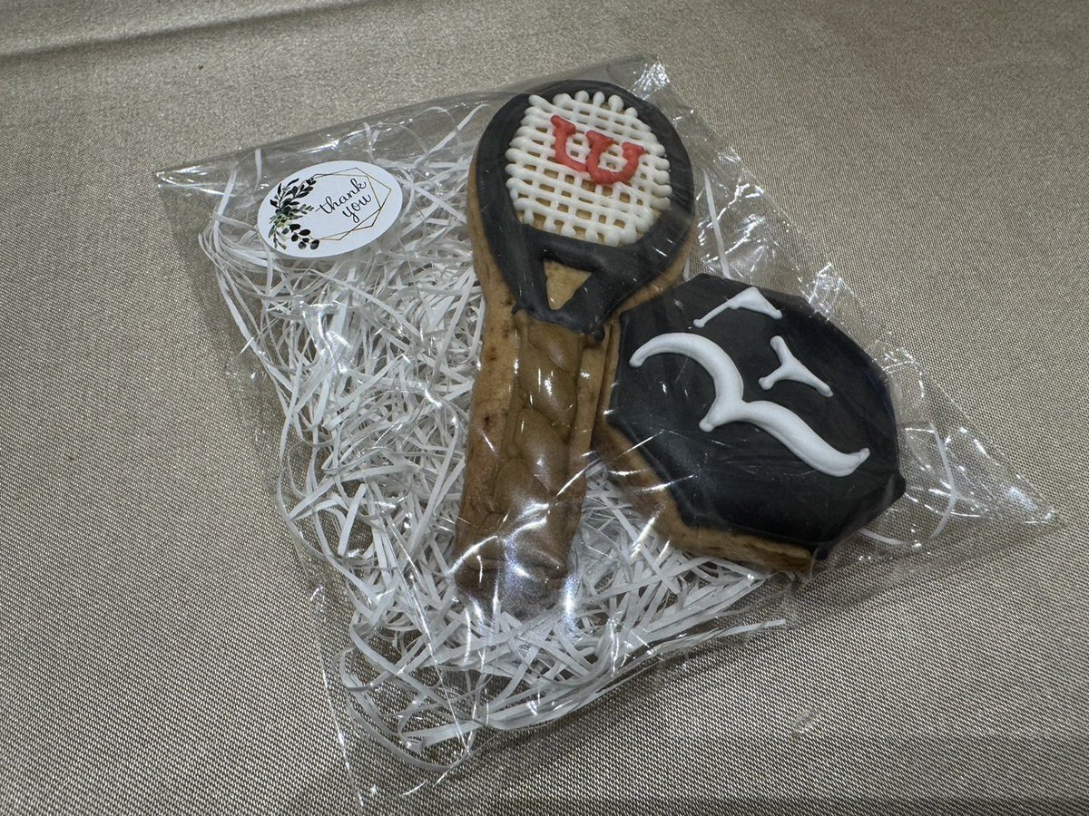 Jiro10000Hits's tweet image. 晩年はケガに悩まされて結局使う事はありませんでしたが、あのフェデラーが『勝つ為に全てをつぎ込んだ』ラケットらしいです！！

#RF01 #ウイルソン