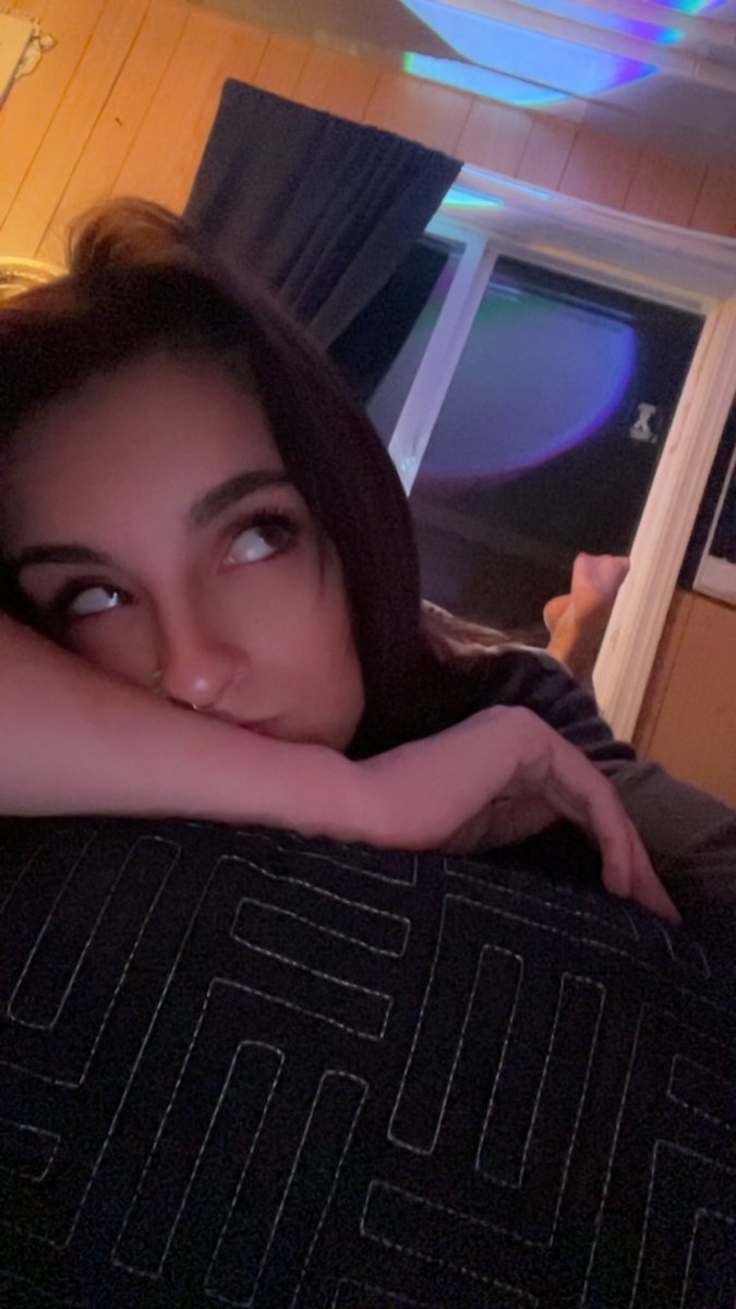 GoodGraciee's tweet photo. 🙄I’m boredddd https://t.co/cVdxjMcsng