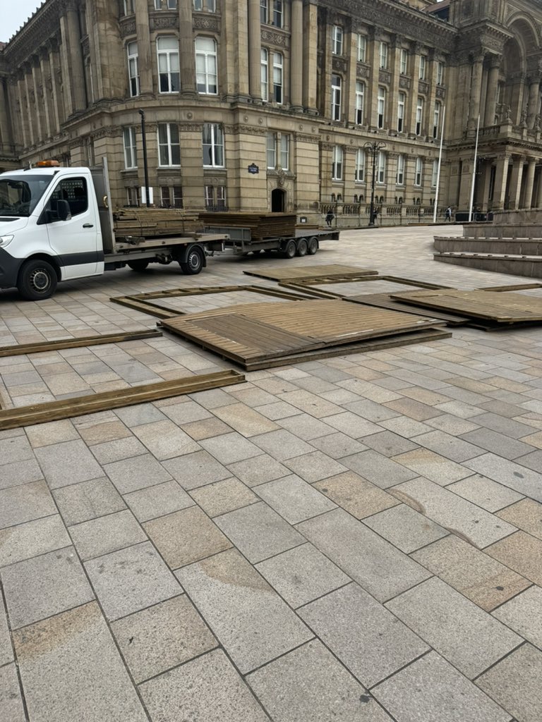 Robert Wood (@inrobwetrust) on Twitter photo I swear the Frankfurt Market is getting earlier and earlier every year 🤣 <a href="/ichoosemag/">I Choose Birmingham</a> I swear the Frankfurt Market is getting earlier and earlier every year 🤣 <a href="/ichoosemag/">I Choose Birmingham</a>