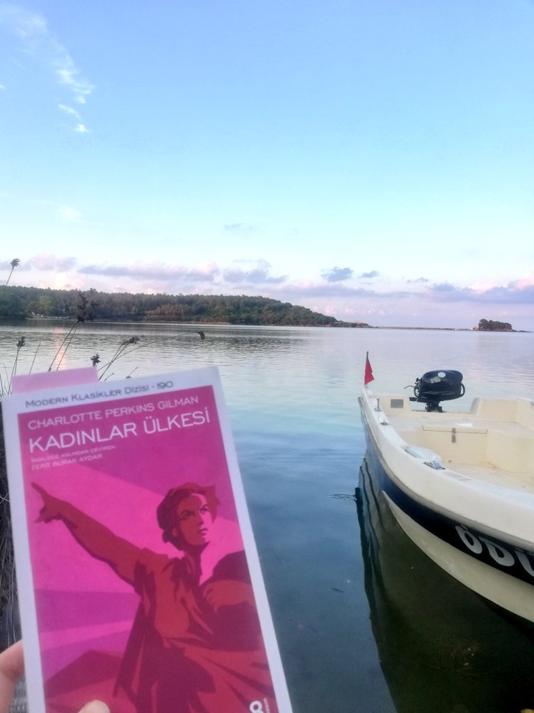 'Deveni önce sağlam kazığa bağla, sonra Tanrı'ya emanet et. '

-Kadınlar Ülkesi
