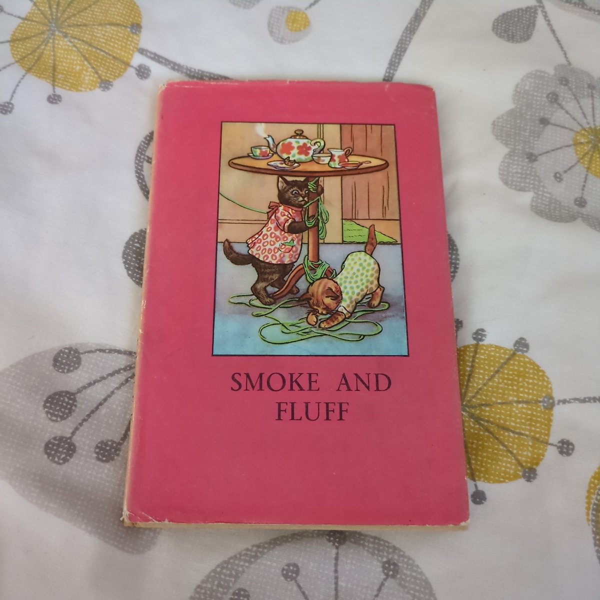 emiliedeq's tweet photo. @LBFlyawayhome Ooh. My cover is different. Found in a charity shop a few years back and had to have it https://t.co/GoWkTXa63g