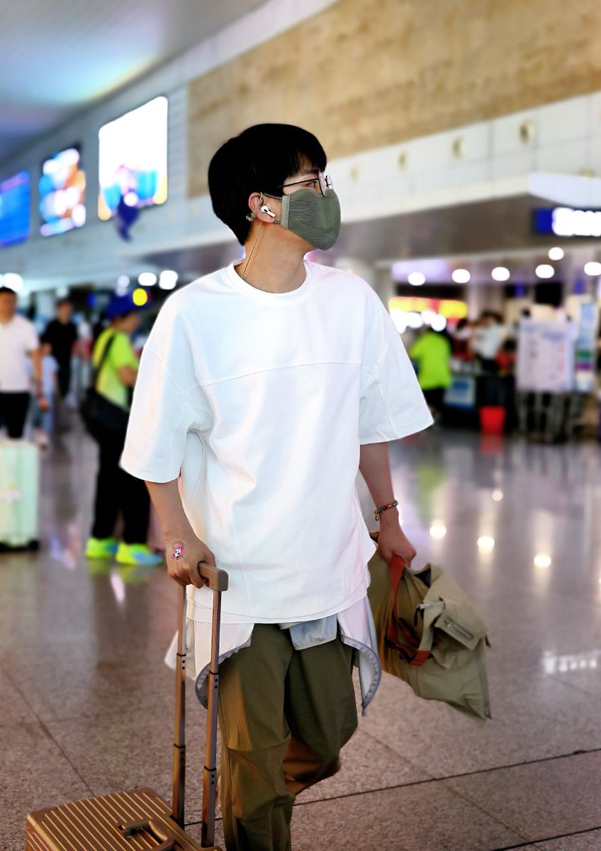 LiuyuhanF's tweet photo. 2024.08.08 
เช้านี้จากสนามบิน Yiwu 🛫 PEK

✨ถึงที่หมายโดยปลอดภัยแล้วค่า☺

#หลิวอวี้หาน #刘昱晗 #LiuYuHan https://t.co/LM8xUwzAig