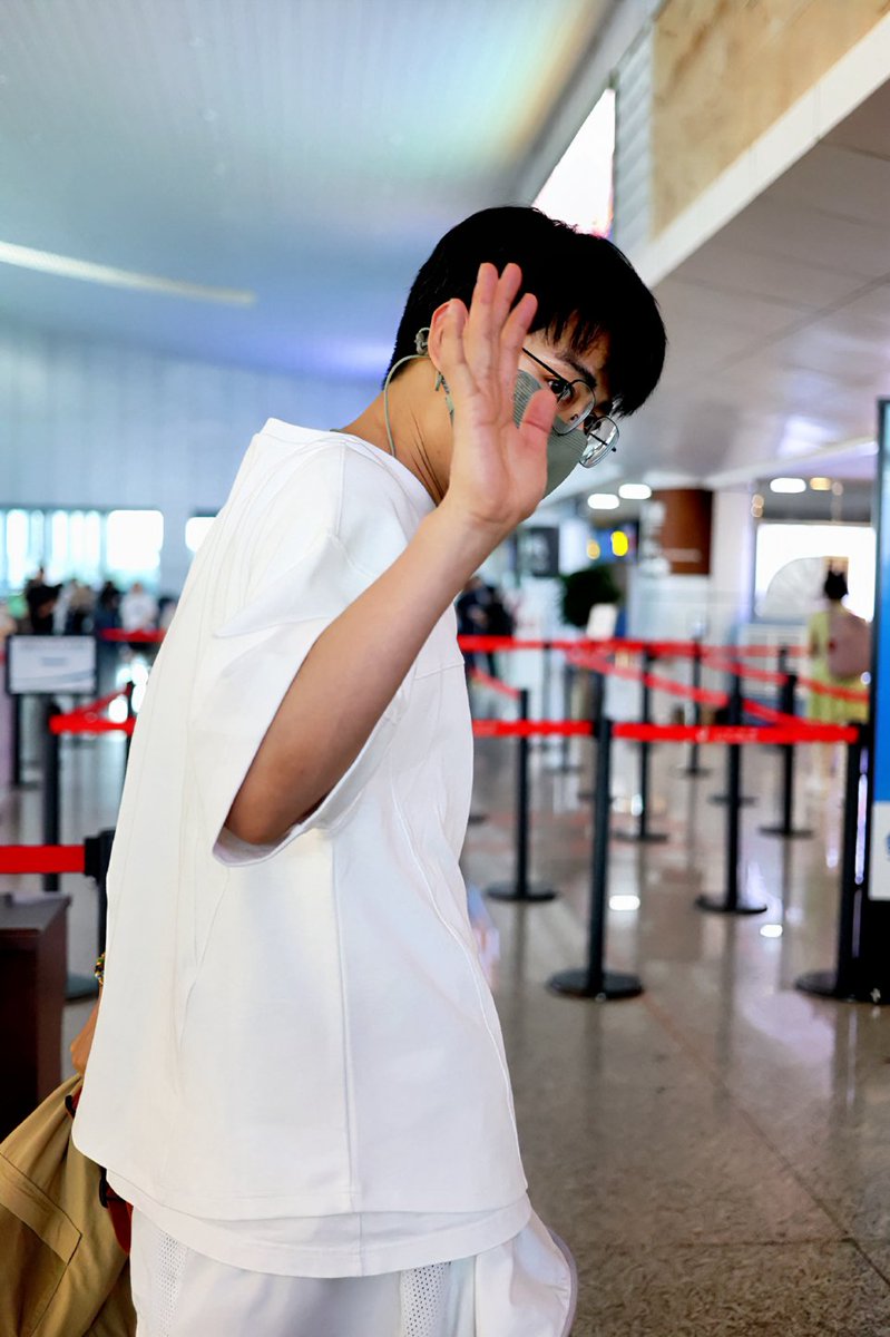 LiuyuhanF's tweet photo. 2024.08.08 
เช้านี้จากสนามบิน Yiwu 🛫 PEK

✨ถึงที่หมายโดยปลอดภัยแล้วค่า☺

#หลิวอวี้หาน #刘昱晗 #LiuYuHan https://t.co/LM8xUwzAig