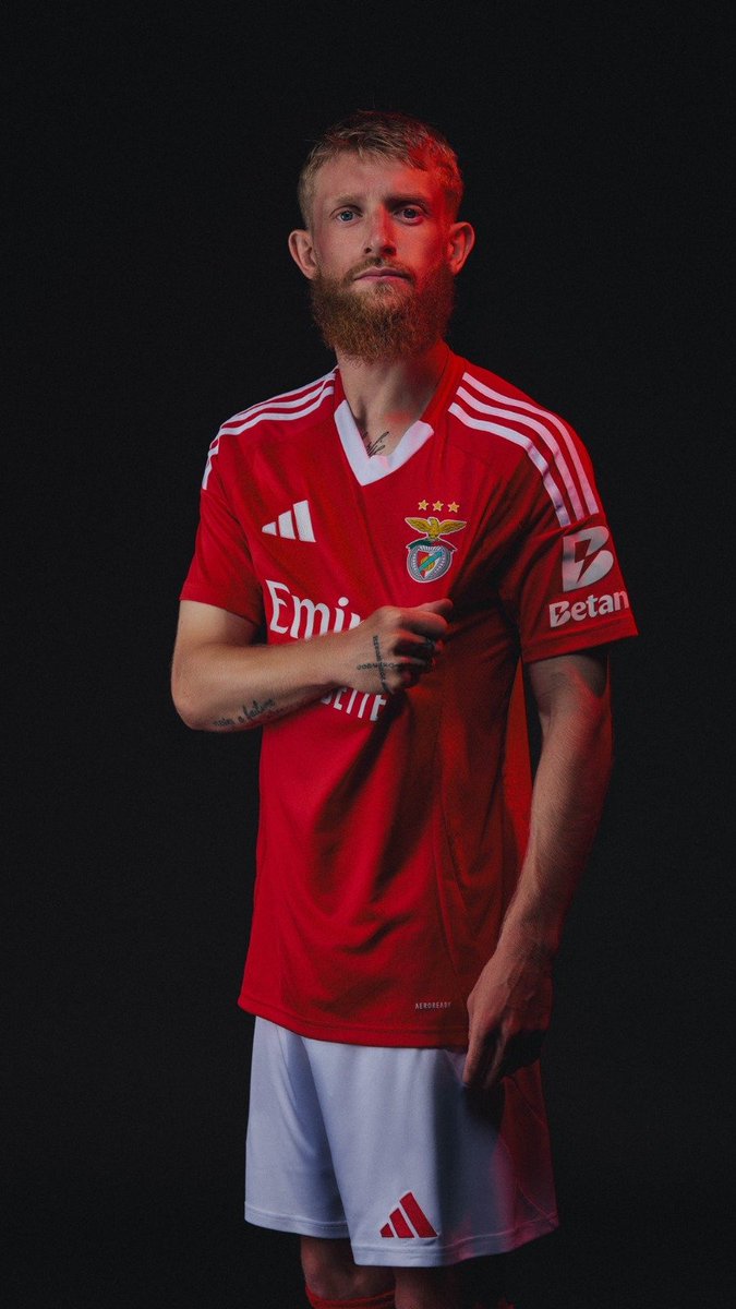 OFuraRedes's tweet photo. Beste dá-me uma aura diferente do que têm sido as contratações de Rui Costa. 

Menos instagram e mais suor! Ao jeito de Aursnes. Ao jeito do Benfica.

Vamos ver mas estou com algumas expectativas. Na Alemanha abusava muito no cruzamento e a definição nem sempre era a mais fácil. Aqui terá de mudar e melhorar mas é para isso que existe uma equipa técnica.