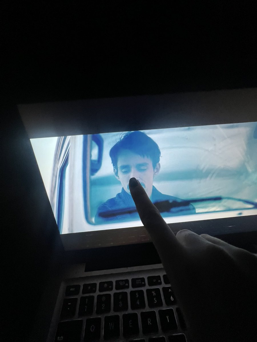 glamorousklaus's tweet photo. eats him  (not a spoiler guys i promise) https://t.co/nCeBhPDkEY