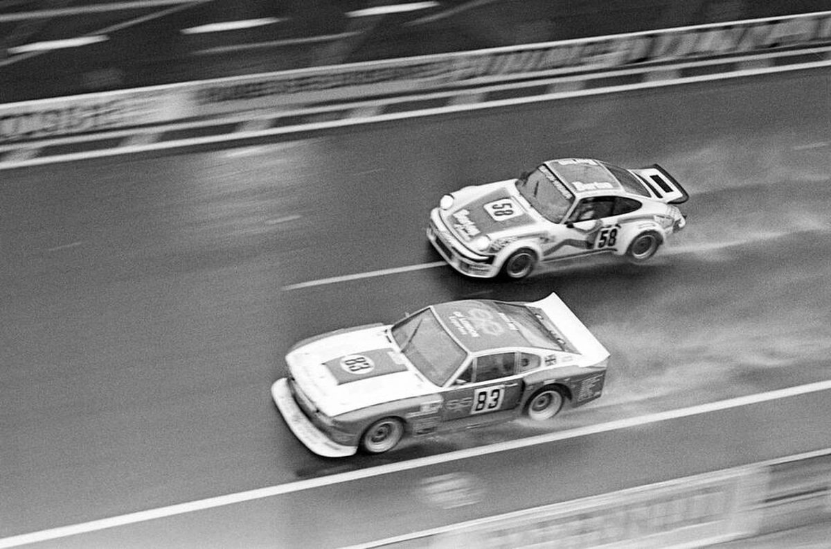 RSF_Motorsport's tweet photo. #83 Robin Hamilton / David Preece / Mike Salmon, Aston Martin AM V8. 
#58 Bob Wollek / Jean-Pierre Wielemans "Steve" / Philippe Gurdjian, Porsche 934. 
24 Hours of Le Mans, 1977. 
 
#LeMans24 #Wollek #Wielemans #Steve #Gurdjian #Hamilton #Preece #Salmon #AstonMartin #Porsche https://t.co/EPpsfQTXd0
