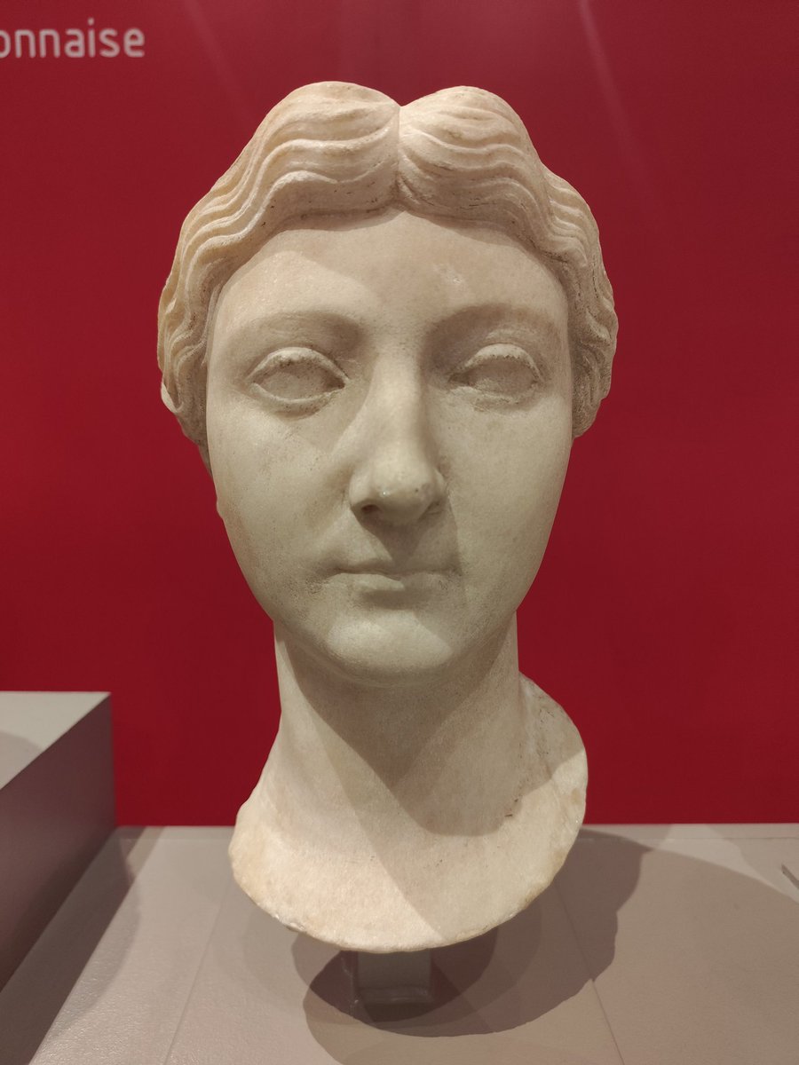 Nosotros no pudimos evitar llevarnos a casa un imán de Livia Superwoman. 😅