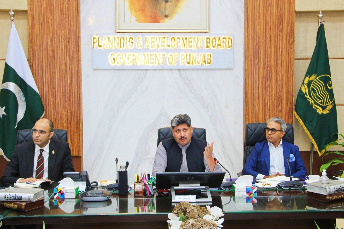 ggwoasieq11's tweet photo. Secretary P&amp;DB Dr Asif Tufail chaired the first PSC meeting of @FCDOGovUK @ukinpakistan
Funded program #AAWAZII. The current status of the program and progress to accomplish its goals were thoroughly assessed by the chair.1/2
@pkBritish @GovtofPunjabPK https://t.co/Q9ZCNsWBbl