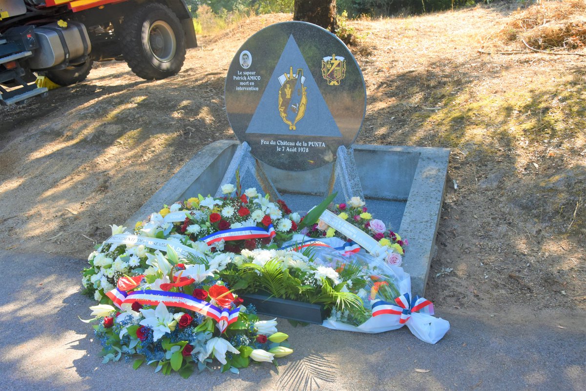UIISC5CORTE's tweet image. #DevoirDeMémoire 07/08/2024, commémoration disparition du SAP AMICO de @Uiisc7 en luttant contre un 🔥🌲, 46 ans déjà. Le général DE VILLENEUVE (#COMBRIG) commandant la brigade des militaires de la sécurité civile a présidé la cérémonie. @Prefet2A @IsulaCorsica @uiisc1 @SIS_2A