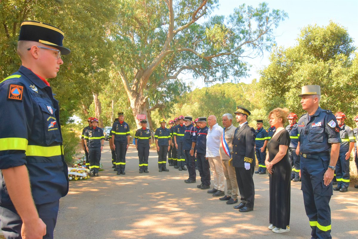 UIISC5CORTE's tweet image. #DevoirDeMémoire 07/08/2024, commémoration disparition du SAP AMICO de @Uiisc7 en luttant contre un 🔥🌲, 46 ans déjà. Le général DE VILLENEUVE (#COMBRIG) commandant la brigade des militaires de la sécurité civile a présidé la cérémonie. @Prefet2A @IsulaCorsica @uiisc1 @SIS_2A