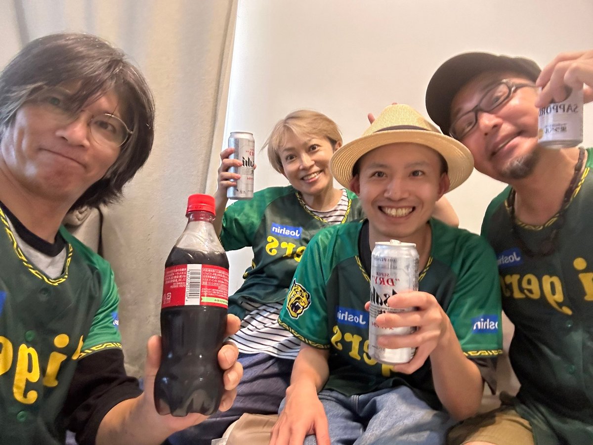 kanta__bile's tweet photo. 🌻夏のおもひで🌻

ばんゆうきバンドのリハからの神宮球場⚾️
物心ついてから初めてのプロ野球観戦は、とてもエキサイティングでした⚡️⚡️⚡️

明日、ばんゆうきバンドのライブ🎸

WildSideTokyoで19:15から出番⚾️

w)
⚾️鋼鉄打撃��
⚾️断絶交流
⚾️東京ニャンコとスワローズ
⚾️YOSHIO

遊びに来てね☺️ https://t.co/9XeWxeNlBT