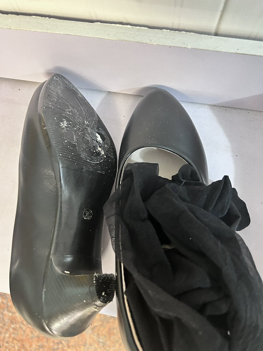 每天在机上站的脚累死啦🥹丝袜都闷湿的 #空姐 #厦门航空