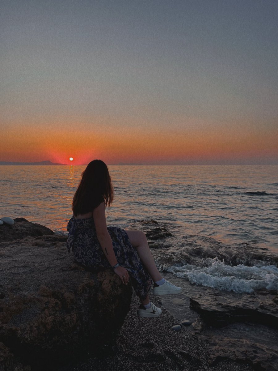 LouddR5's tweet photo. Le plus beau couché de soleil 🌅🇬🇷 https://t.co/XdNrwVSM6L