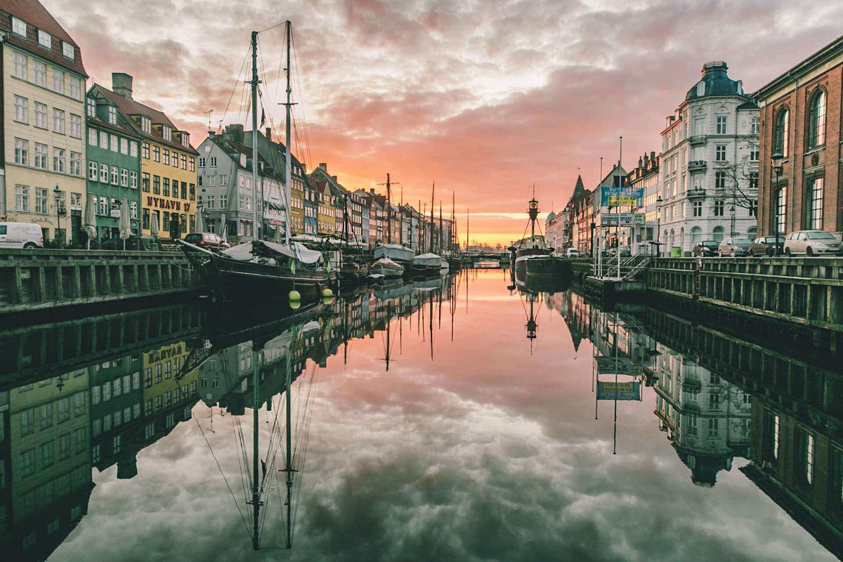 RobinXSweden's tweet photo. Copenhagen ! See u this weekend 😚

#Copenhagen #withfriends #party https://t.co/i8KIi5dxKt