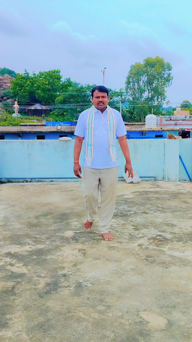 Bhupellysridhar's tweet image. నా ధైర్యం కాంగ్రెస్ పార్టీ
మా అందరికీ అండ కాంగ్రెస్ పార్టీ నాయకత్వం 
రాహుల్ గాంధీ గారు
ఇక నడుమల వచ్చే వారు వస్తారు
పోయే వారు పోతారు
#isupportwithrg #LOP 
#BringBackCongress
@RahulGandhi @INCIndia
@GonguRaj @GeethaAinalaINC @RamMohanINC