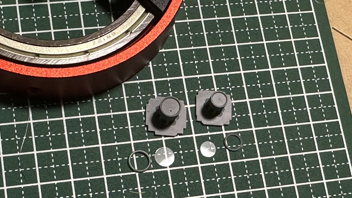 f2_design's tweet photo. メーターはガラス、リムを作ってデカール面とガラスに隙間が出来るようにして立体感を。
他に色々細かい部分も追加加工。 https://t.co/J0mFXTwEWB