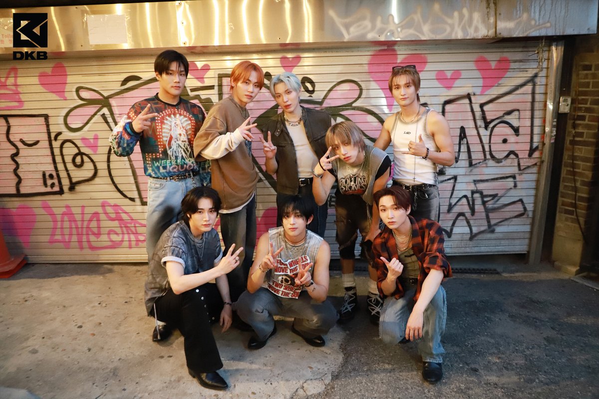 DKB_BRAVE's tweet image. [EVENT] 다크비 미니 8집 [Urban Ride] Flirting X MV 비하인드❤️

naver.me/xX7reZX0

#다크비 #DKB #UrbanRide #FlirtingX 
#네이버포스트 #Naverpost