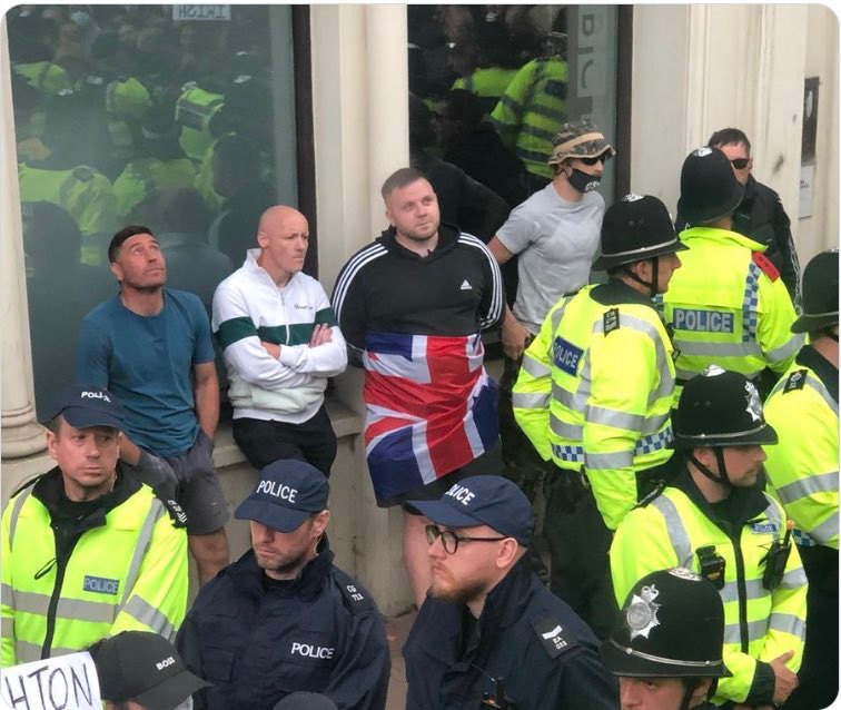 Absolutely dead at the four dickheads in Brighton that had to stand inside a counterdemo for hours like the Nazi inbetweeners