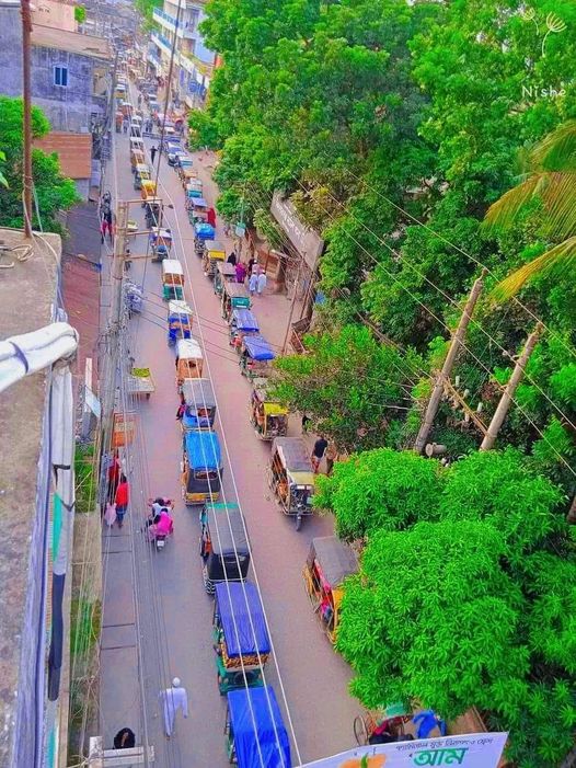 এ রকম সুন্দর ডিসিপ্লিনের কিশোরগঞ্জ দেখা হয়নি আগে,
যেখানে অনেক ট্রাফিক সার্জেন্ট পৌরসভার চামচারা থাকার পরের জ্যামের শহর হিসাবে থাকতো সেখানে গুটি কয়েকজন ছাত্র রা কতো সুন্দর করেছে,
আসলেই সু শিক্ষা জাতির মেরুদণ্ড আর কু শিক্ষা জাতির কারাদণ্ড //