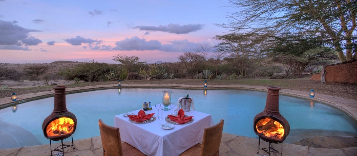 Xplorato's tweet image. Dining by the poolside with a view to match the flavors 
#DinnerWithAView #PoolsidePerfection #EveningBliss #ChicEats #SunsetSupper #TableWithAView #LuxuryLifestyle
