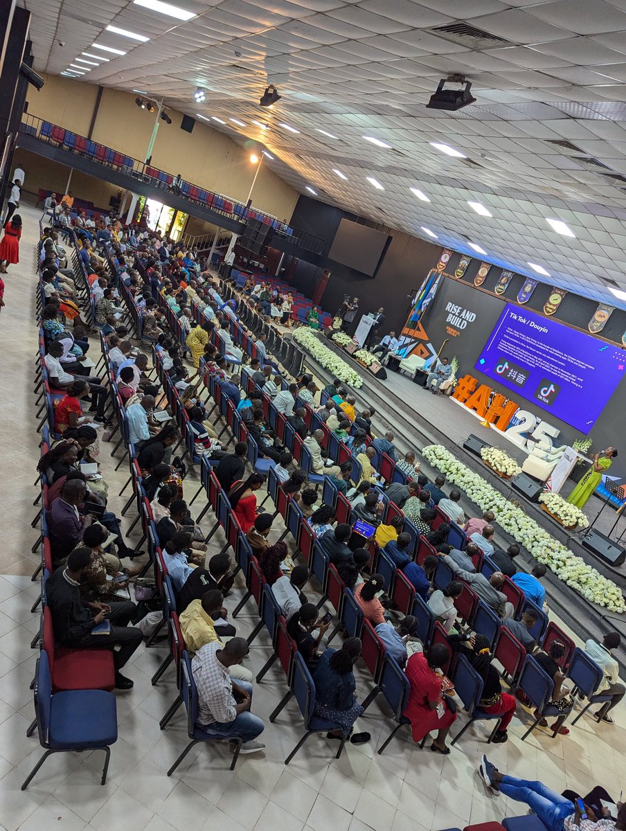 Tv_RadioO's tweet photo. Umunsi wa 5 #AH25
Umusozi wa Media

Ubu benshi bateraniye Zion Temple Celebration Center bahabwa inyigisho zijyanye n'itangazamakuru cyangwa Media,Uko bayikoresha neza n'imbogamizi zayo kugirango birinde kuyikoresha nabi. https://t.co/BYuHdLTHHh