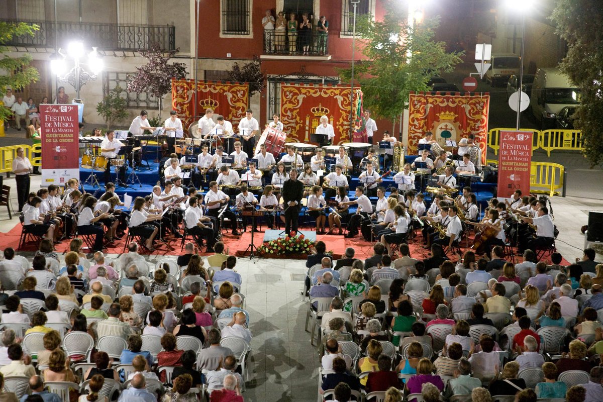 Este fin de semana arranca el <a href="/ManchafolkFest/">ManchaFolk</a> con un concierto atípico...
<a href="/FernanMosquera/">Fernando Mosquera</a>, nuestro director, colaborará con la Banda Sinfónica Municipal de Quintanar de la Orden interpretando en directo sus gaitas en algunas obras del repertorio.
¿Te animas? 💝

<a href="/aytoquintanar/">Ayto. Quintanar</a>