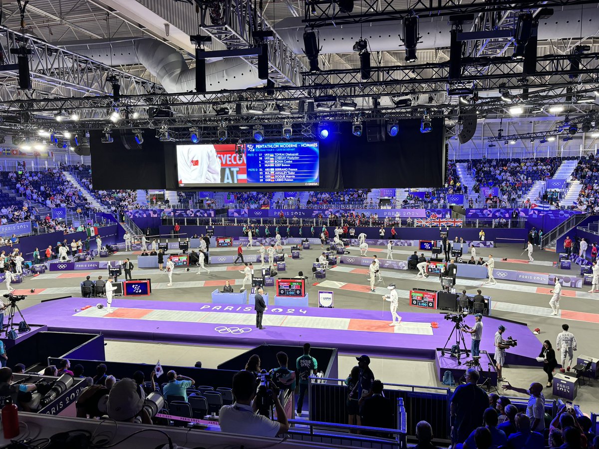 Allez Les Bleus is ringing out around the North Paris Arena as the men’s fencing is set to begin 🤺 

#modernpentathlon #paris2024
