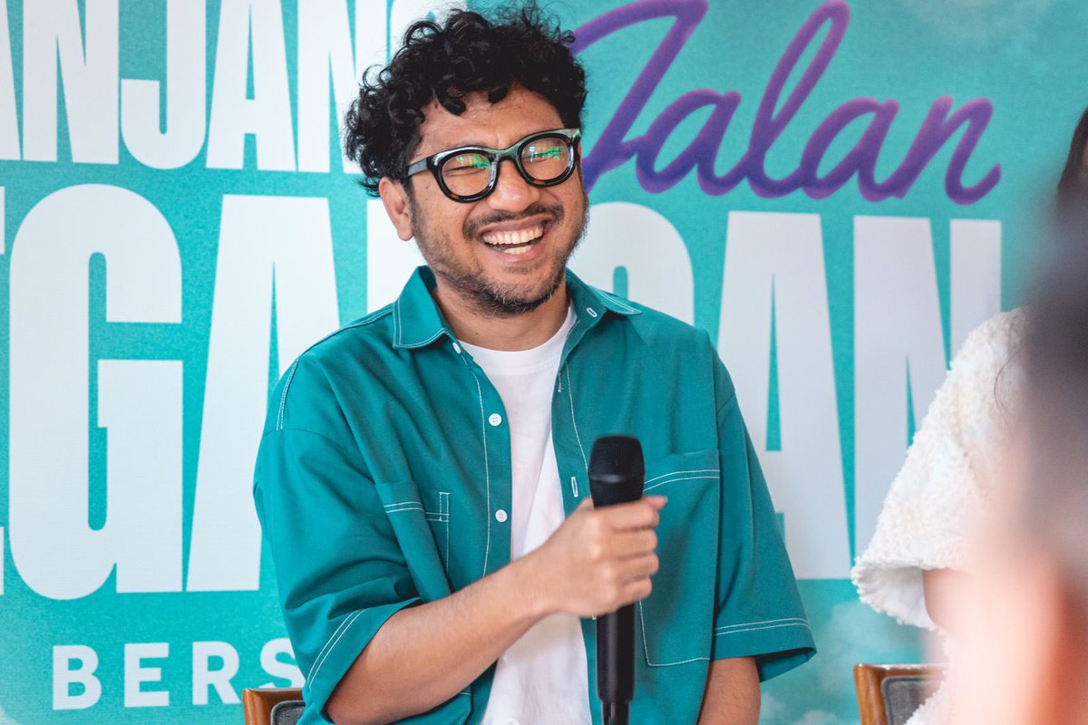 Meromantisasi dilema personal emang rasanya lega ya, tapi lebih lega lagi kalau dapet solusi yang juga personal. Makanya aku excited banget mau ngumumin project kolaborasi Sepanjang Jalan Pegangan bareng <a href="/blubybcadigital/">blu</a>!

Remake dari lagu timeless, Sepanjang Jalan Kenangan, yang