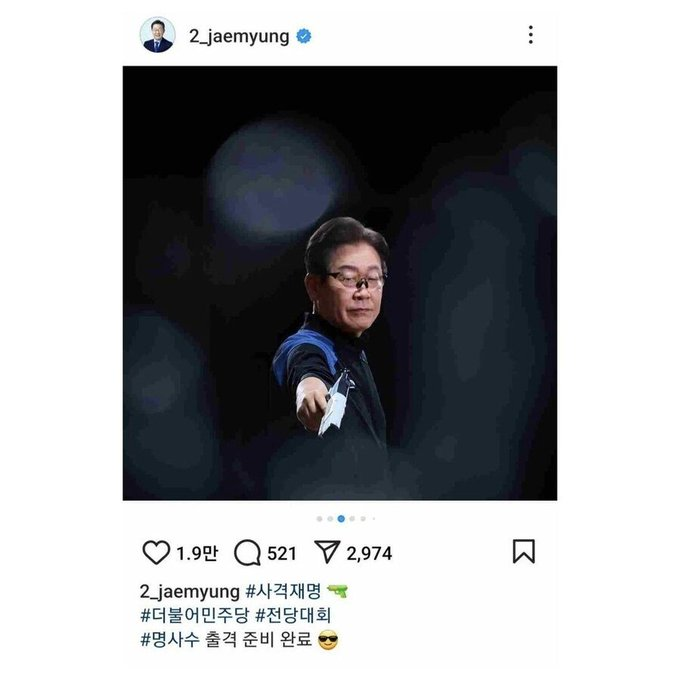 총을 한 번도 못 들어봤을 새끼가  이런 포즈를
하면 욕을 하겠냐  안 하겠냐  등신 쪼다 새끼야