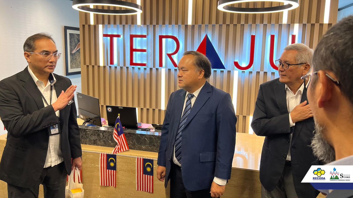recodasarawak's tweet photo. RECODA and URDA paid a courtesy visit to the CEO of TERAJU to discuss matters on the Socio-Economic Development Plan. The delegation was led by YB Lidam Assan, Assemblyman for Katibas.

READ MORE: https://t.co/X7Avd4hCaD

#RECODA #SCORE #URDA #HDA #NRDA #TERAJU https://t.co/FmHe8OFsCd