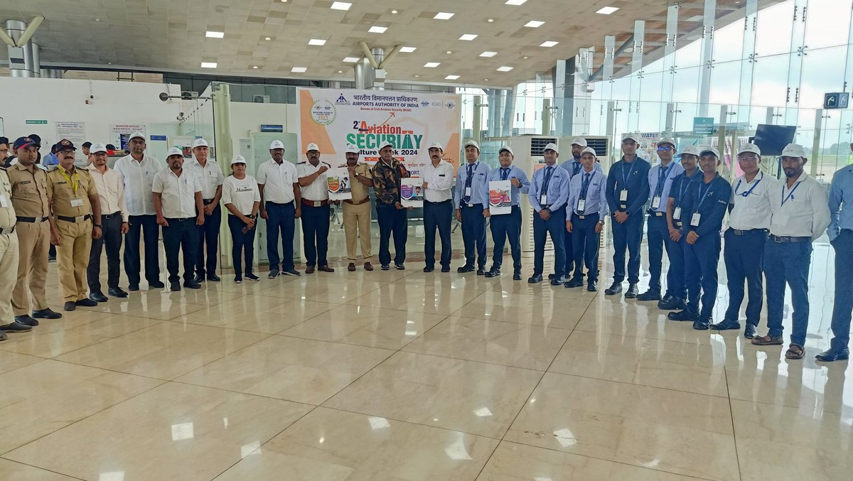 aaigndairport's tweet image. See it , Say it , Secure it!
Awareness through pamphlets distribution was conducted today at Birsi Airport Gondia with participation of BDDS team, Maharashtra State Police, Indigo and all AAI sections.

@AAI_Official 
@BcasHq 
@aairedwr 
#ASCWeek2024