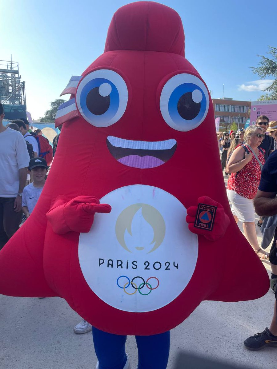 SecCivileFrance's tweet image. #JeudiPhoto 🤩 La Phryge aux couleurs de la Sécurité civile !

💫 Un joli clin d’œil pour les personnels mobilisés pour les #JOP2024, qu&apos;ils soient bénévoles, sapeurs-pompiers, sapeurs-sauveteurs ou encore démineurs !

#àlintérieurDesJeux