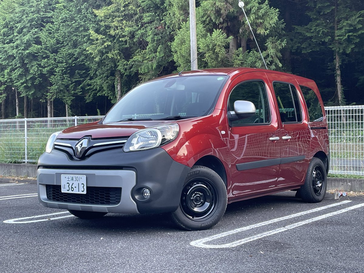 n52srcn_kai's tweet photo. ヨーロッパの商用車 ルノー カングー2 フェーズ2 やっと納車されました！！
100台限定のペイザージュにルージュパボメタリック

その中でも30台限定の1.2Lターボ "6"速マニュアル 

免許取る前から欲しかったデカングーMT 大人権カー(？)を買ってしまいました〜〜

ついでに土浦ナンバーデビューです https://t.co/gKHKoUE3IB