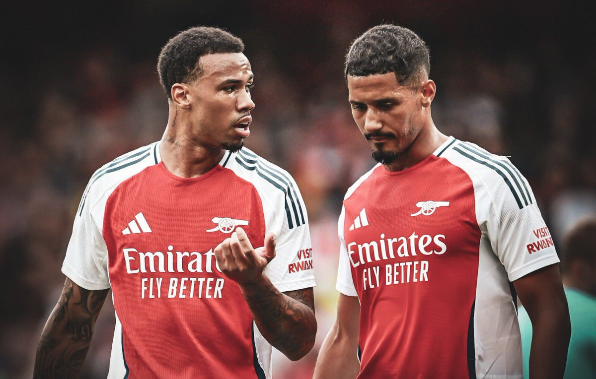 alexAFC__'s tweet photo. 📷| The Arsenal walls, ladies &amp; Gents 🧱 

#RetouchedEdits #ArsenalPics https://t.co/6Yqd7uVyH8
