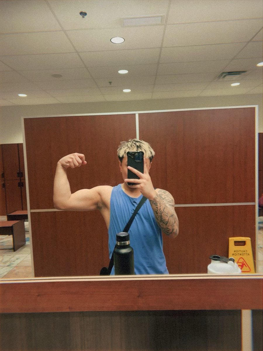 laymebackx's tweet photo. #nsfwtwt 🙂‍↕️

first post, should I post more? 🤔

25 
🇪🇸🇨🇳🇵🇭
verse (switch)
bi 
canada
single 
avid raver 🫣

hmu if u play league or valorant 😬
Should I post the uncensored video? 👀

retweet for moots 🫶🏼🫶🏼

#asian #nsfw #gay #bi #gaysian https://t.co/2gMvhJ9EUV