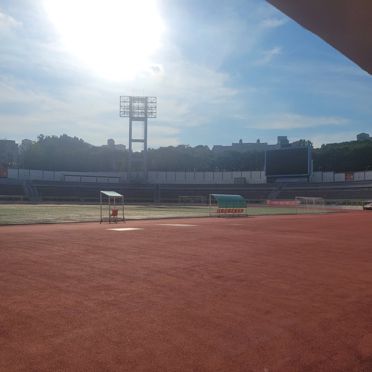 BaeBaekea's tweet photo. 승우가 축구 하는 곳 우리집 가까이에 있었네
열심히 잘하는 승우 넘 멋져! https://t.co/qGIrpx9avw