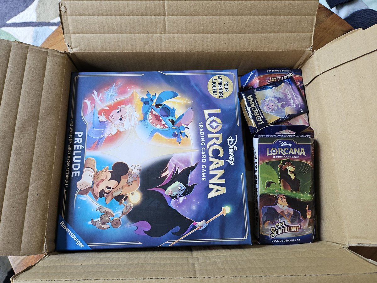 LorcanaFr's tweet image. 🔥Ciel scintillant j -1🔥

La sortie est demain, et bonne surprise dans la boite aux lettres un colis de @Ravensburgerfr pour fêter ça de la meilleure manière.

Merci à ravensburger et ses équipes🙏
On vous présente tout ça plus en détails très bientôt 👌

#set5 #release #prélude