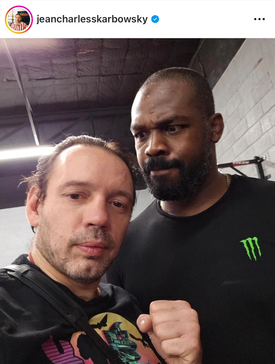 DovySimuMMA's tweet photo. GSP’s drunk Muay Thai coach is training with Jon Jones https://t.co/wwViFCdtOU