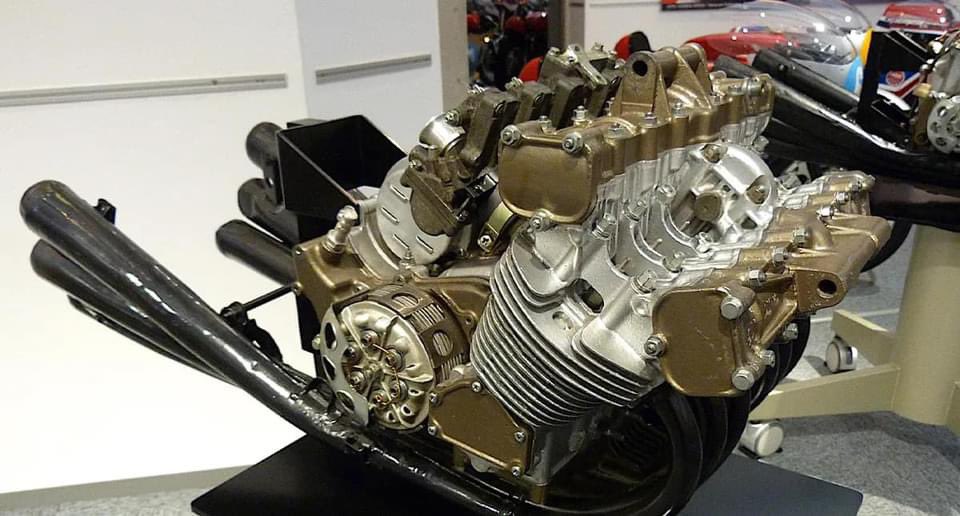 mototingle's tweet image. 1966 Honda RC166, 250cc 6 cylinder with a 20K redline.  Honda won everything in 1966 from 50cc right through to 500cc Amazingly engine components on the RC166 were so minute some parts could be easily bent by hand yet withstand 20,000Rpm