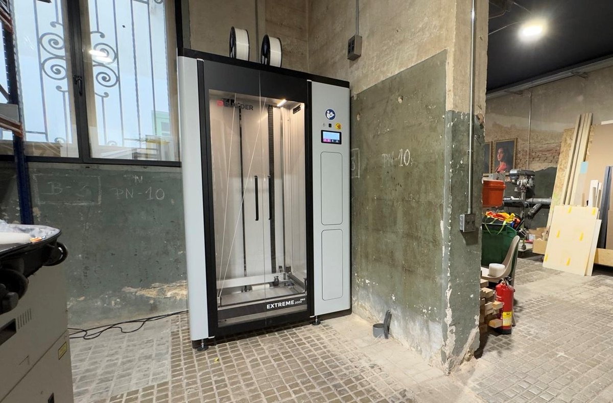 Yesterday we installed a brand new Extreme 2000 PRO at <a href="/andtonic/">AndTonic</a> in Madrid. Andtonic is a creative and innovative agency where they will be using large format 3D printing to create molds, brand displays and more. We can't wait to see what Andtonic has in store for their clients!