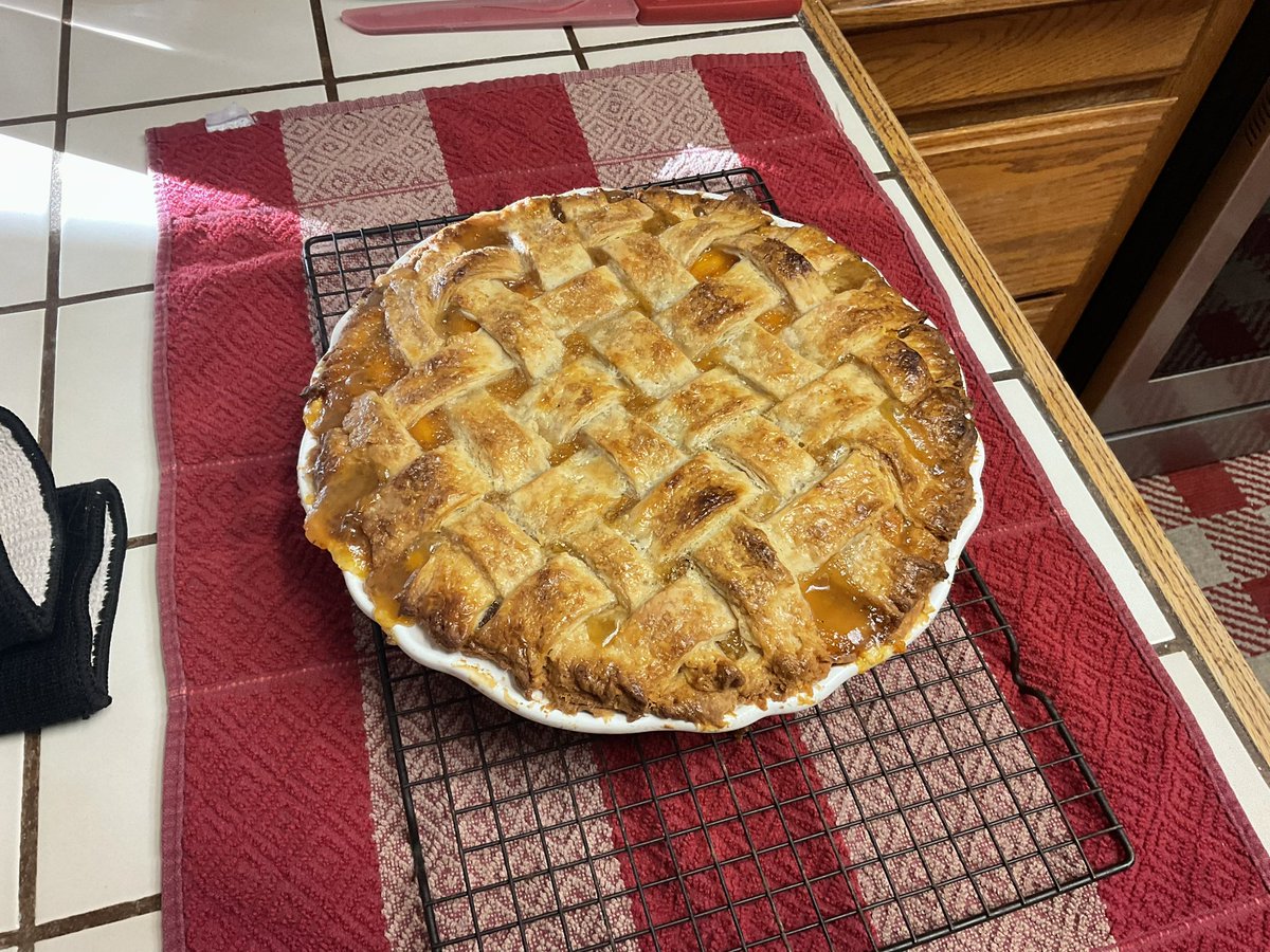 CWatsonJr's tweet image. What do you do when you get fresh, tree ripened peaches from #FauselRanch in Placerville? You make peach pie!