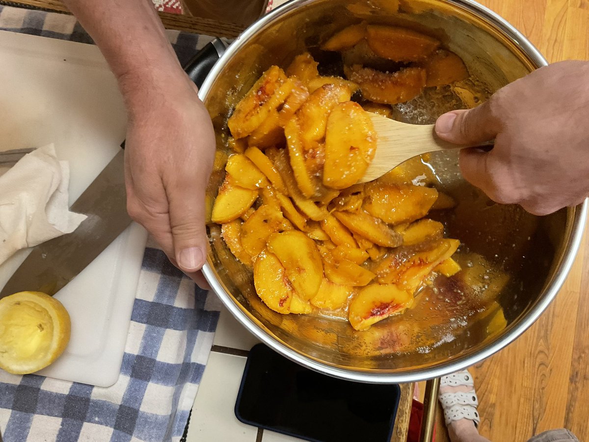 CWatsonJr's tweet image. What do you do when you get fresh, tree ripened peaches from #FauselRanch in Placerville? You make peach pie!