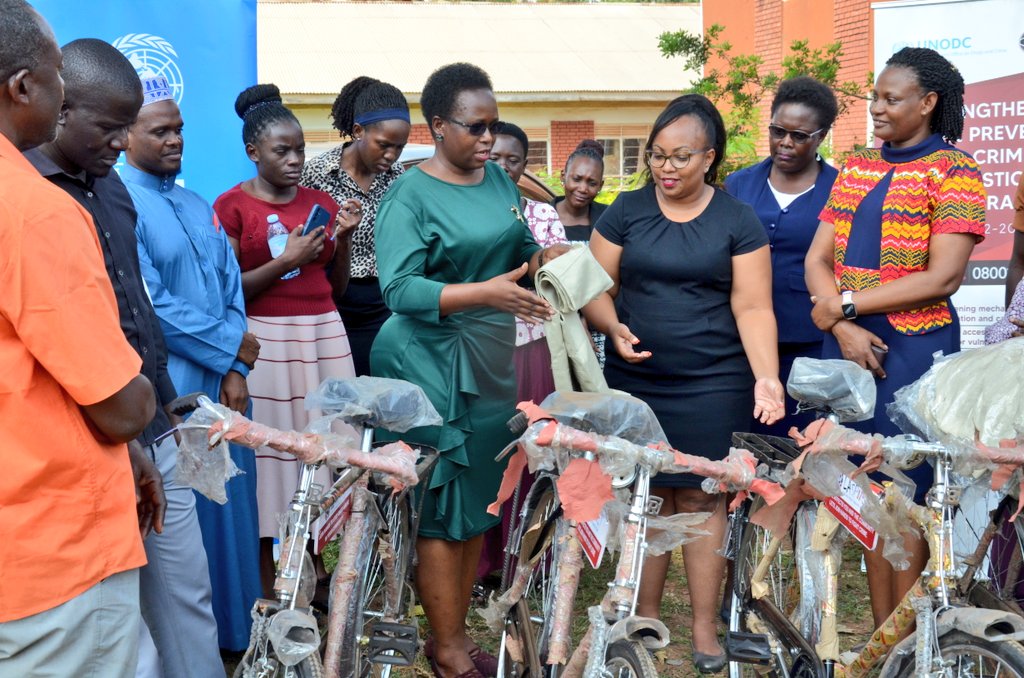 LaspnetUganda's tweet photo. During her closing remarks, Ms. Nakiranda Mercy- the District CAO of Iganga implored partners to first establish the causes of increased crime rate in Iganga district in order to attain long lasting solutions.
#LASPNETUNODCProgramme https://t.co/fcmW6RmvAK