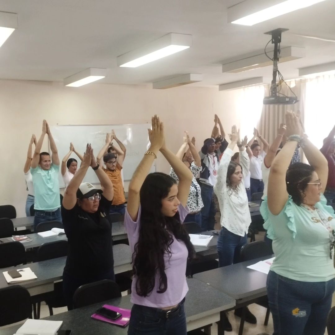 Ministerio para Ciencia y Tecnología (@mincyt_ve) on Twitter photo 📚 De esta manera los trabajadores de la Fundación Ciepe, ente adscrito al <a href="/Mincyt_VE/">Ministerio para Ciencia y Tecnología</a>, adquieren las herramientas para estructurar un programa de radio de acuerdo a lo que establecen las normas en Venezuela.
¡Seguimos haciendo Ciencia soberana! 🇻🇪
#PuebloSonrienteYEnPaz 📚 De esta manera los trabajadores de la Fundación Ciepe, ente adscrito al <a href="/Mincyt_VE/">Ministerio para Ciencia y Tecnología</a>, adquieren las herramientas para estructurar un programa de radio de acuerdo a lo que establecen las normas en Venezuela.
¡Seguimos haciendo Ciencia soberana! 🇻🇪
#PuebloSonrienteYEnPaz